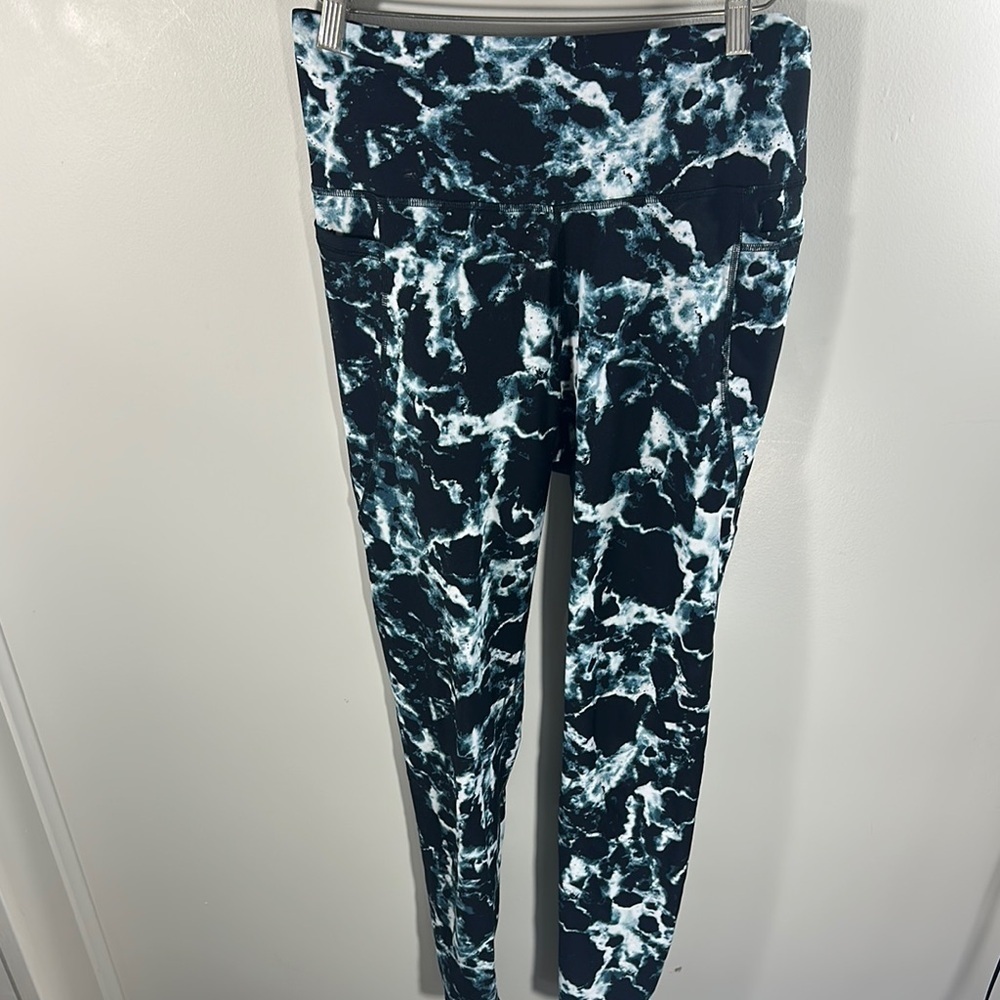 Old Navy Active Marble Print Leggings Large Black and White - Pockets!